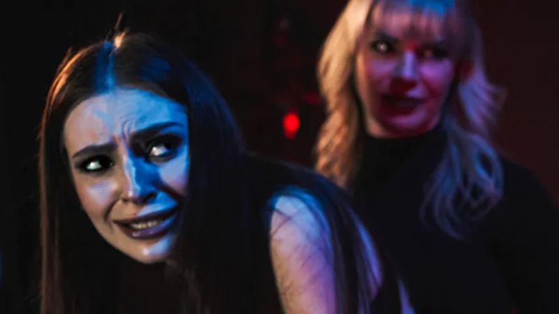 她在治疗中被多人疯狂调教